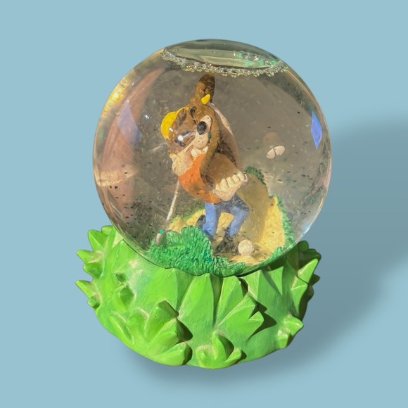 Goebel Vintage 1999 Looney Tunes Tazmanian Devil "Tee'd Off" Golfing Snowglobe - Picture 3 of 5